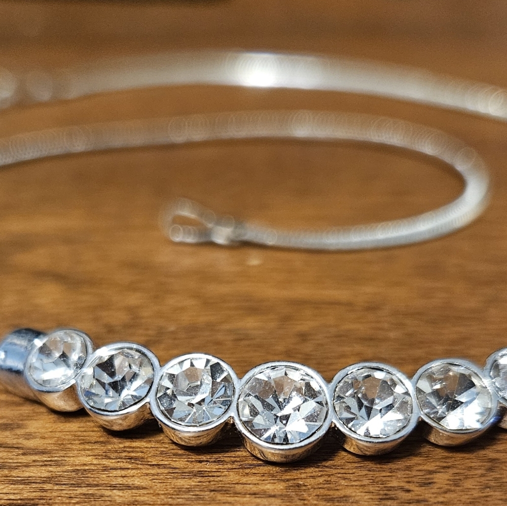Silver Tone Rhinestone Necklace - Picture 2 of 3